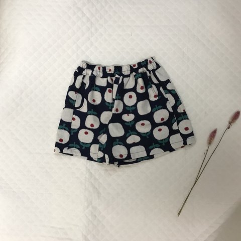 《size80〜150》【ショートパンツ】北欧調ボタンフラワー