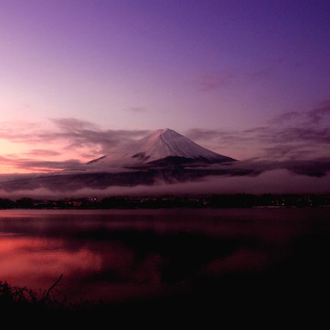 朝焼けの中の富士山　297mm × 420mm