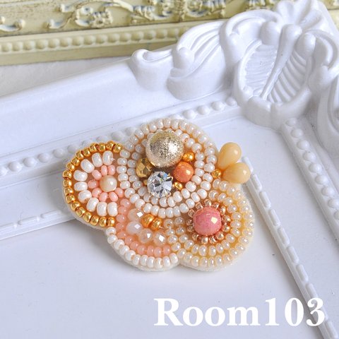 ベージュビーズのイヤーカフ【ビーズ刺繍】ゴールド