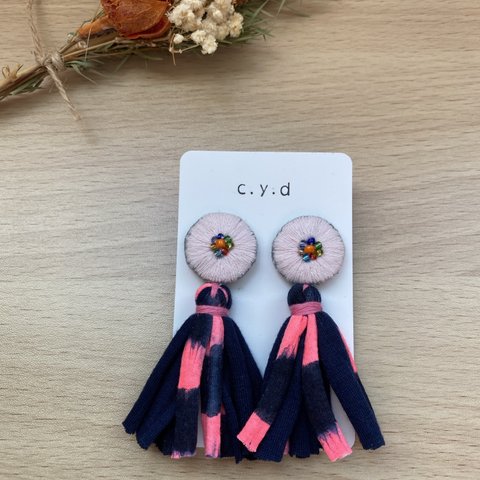 刺繍タッセルピアス❉ピンク