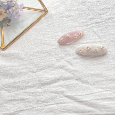 お花　ビーズ刺繍　パッチンピン୨୧