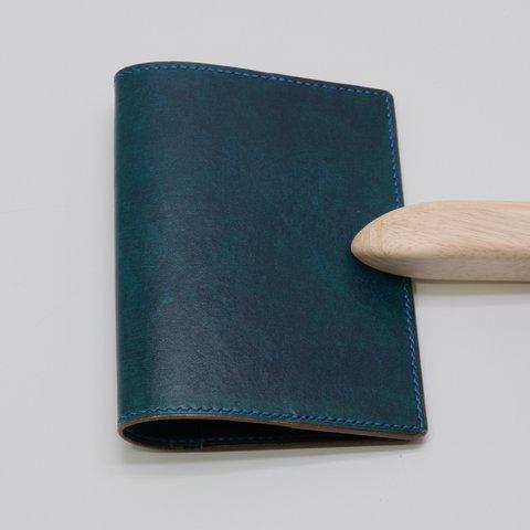 【一点物】本革　ヌメ革一級品手染　A6手帳・文庫本カバー　ティールブルー　鴨の羽色（かものはいろ）　濃い青緑