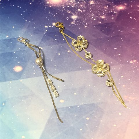 【送料無料】〈2個セット〉♡ シルバーとゴールドのキラキラ☆ユラユラ アクセサリー♡マスクチャーム