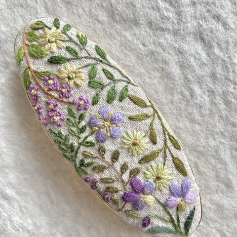 【再販】リネンと刺繍の野の花のバレッタ