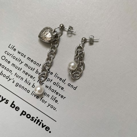 軽い‼おすすめ♡S018・・silver chain asymmetry・・ピアス　イヤリング　シルバー　チェーン　ハート　パール　アシンメトリー　可愛い　おしゃれ　シンプル　