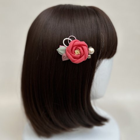 つまみ細工 椿のベビーヘアクリップ  ピンク 桃色  *お正月 *ひなまつり *ひな祭り *初節句 *お食い初め *お宮参り *ベビー袴 *袴ロンパース *七五三 *浴衣