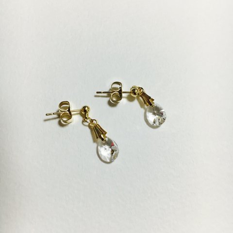 小粒の雫ピアス