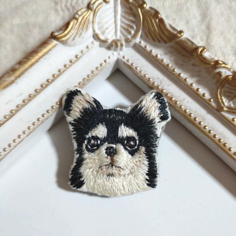 ロングコートチワワの刺繍ブローチ　犬　刺繍　ブローチ