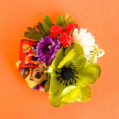 【木苺】チロリアンテープとお花のコサージュ