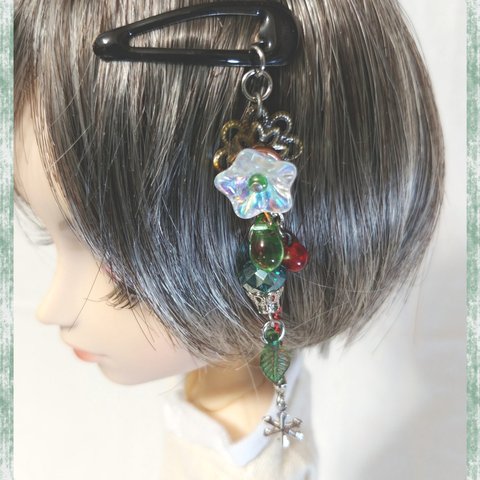 緑と花ビーズのヘアアクセサリー