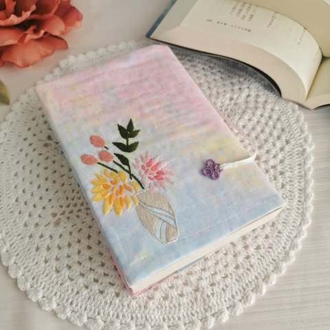 手刺繍のブックカバー/ダリア