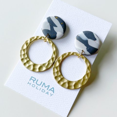 mat gold metal circle earrings " gray × white × gold " 