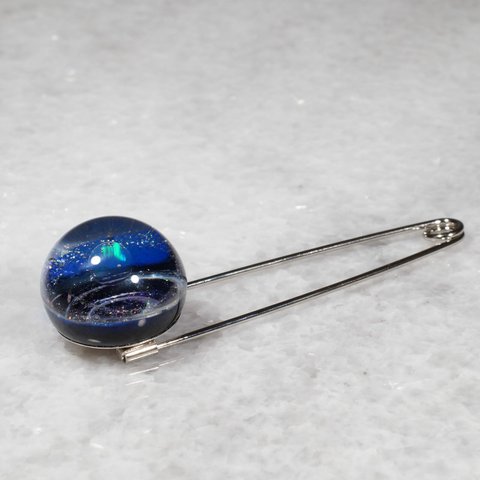 ガラスの小宇宙　クリスタルオパール　マフラー、ストールピン　Yasuda Glass；No.1890CM
