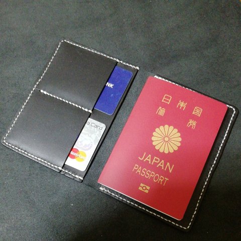 【送料無料】黒革のパスポートケース
