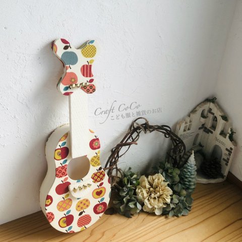 受注製作　おもちゃのギター　カラフルりんご（対象年齢３歳〜）