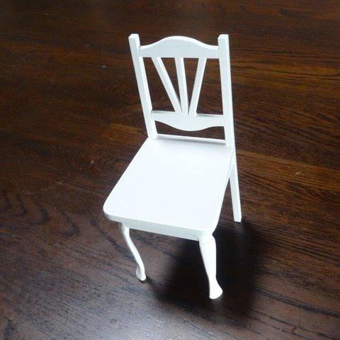  猫脚 白色のV柄椅子（身長約27～29cm適応） 