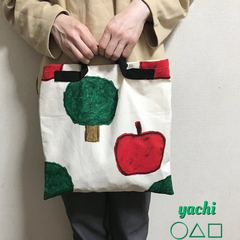 🍎絵本のような可愛いりんごと木のバッグ🌳