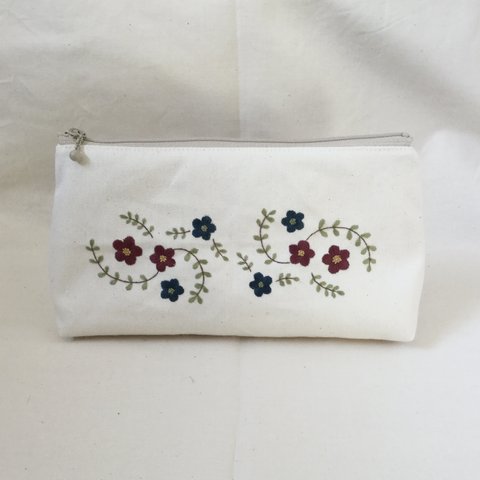 小花柄の手刺繍ポーチ