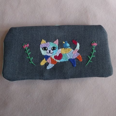 ダーニング刺繍 カラフルにゃんこ🐱のメガネケース