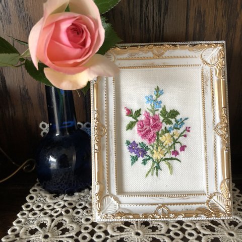 刺繍　額　ヘレンドオマージュの花束