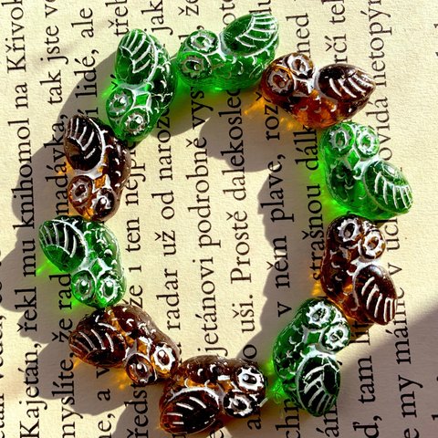 【2種2コずつ4コセット】JIRI＊IVANA#czech beads#チェコビーズ　owl17✖️15㍉　green/smoky green khaki