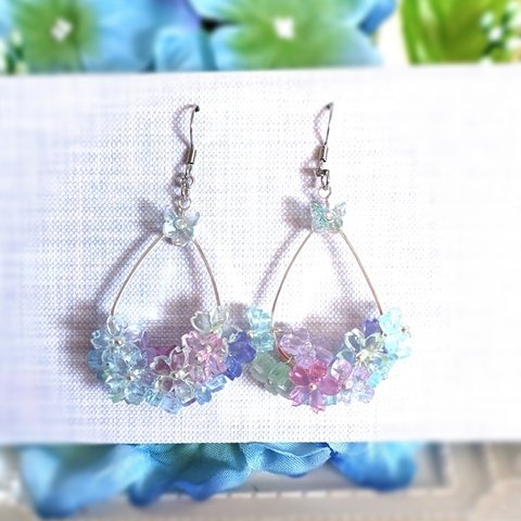 紫陽花雫型ピアス　(レジン)