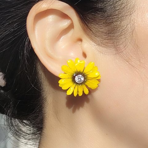 ヒナギクピアス ハンドメイド  ヒナギクイヤリング 本物花 アレルギー対策