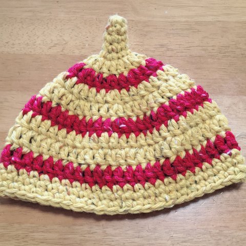どんぐり帽子、赤、黄色