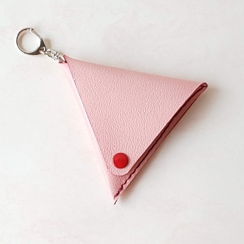 ピンクの革の三角ポーチ　レジ袋ポーチ　小銭入れ　イヤホンケース　キーホルダー　バッグチャーム