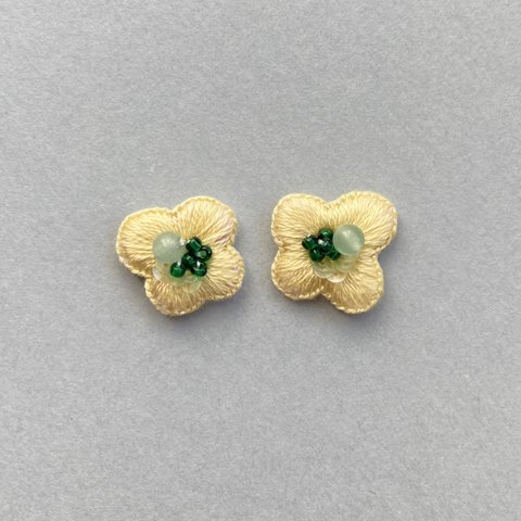 お花　イエロー＆グリーン　イヤリング/ピアス