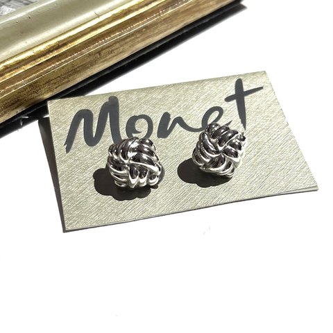 0874VINTAGE EARRING Monet  モネ　ぷっくりシルバークラシックヴィンテージ　イヤリング　アンティーク  クラシカル　花　フラワー　大ぶりフォーマル　和　カジュアル　ビジュー