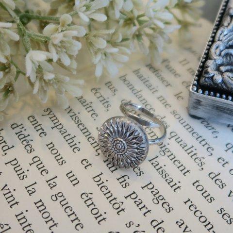 Vintage button Ring