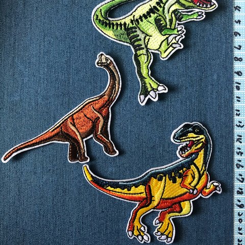 1恐竜　アイロンワッペン　セール