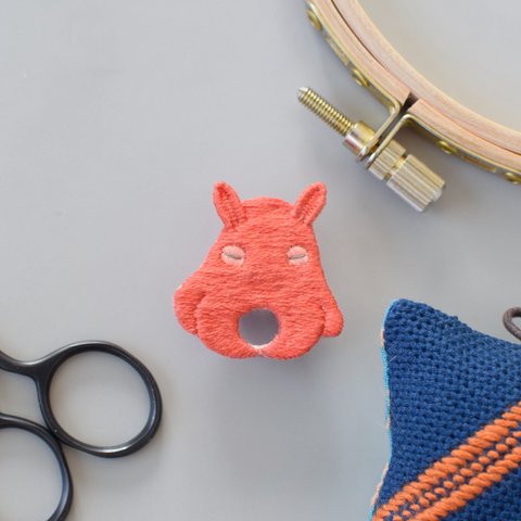 メンダコの手刺繍ブローチ