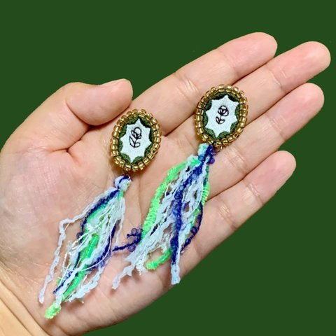 【Flora bouquet/モスグリーン】刺繍ピアス/イヤリング