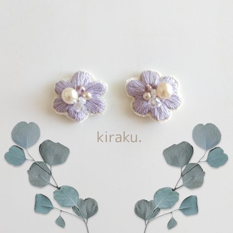 花の刺繍イヤリング　ピアス　薄紫