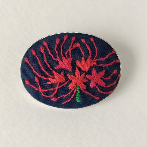 彼岸花の刺繍ブローチ