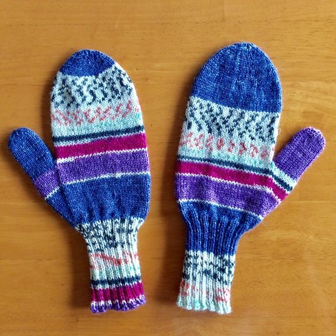手編みの手袋 (ミトン)
