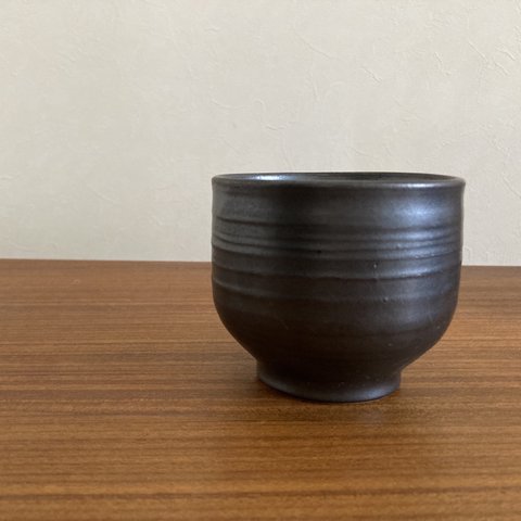 湯呑み茶碗　ブラック系　陶器　