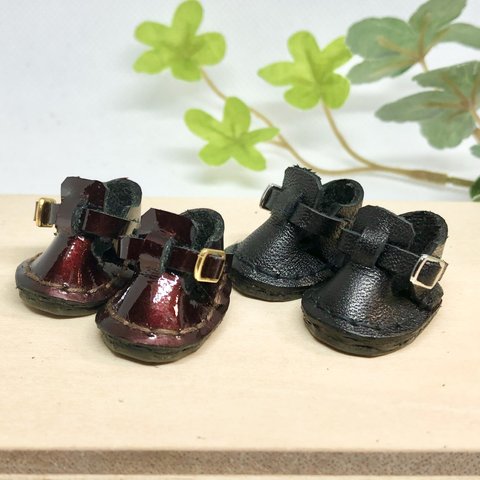 革細工  丸ストラップシューズ　一足　miniature boots.