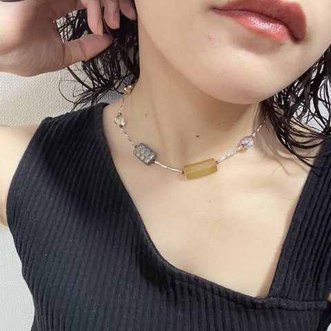 シルバードットとスモークカラーのツイストネックレス《 silver × yellow 》