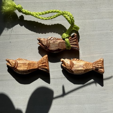 木彫りの鮭　小