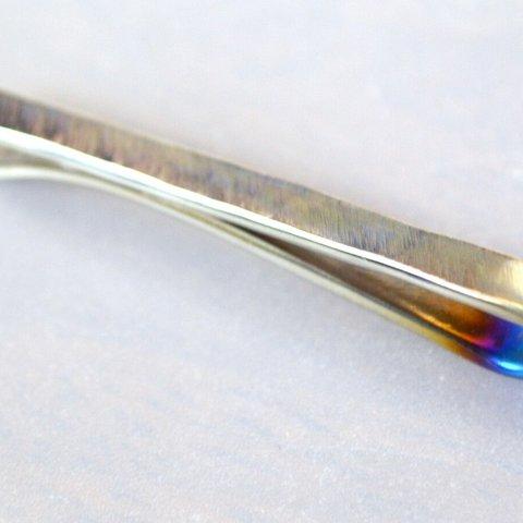 Titanium tie bar・鍛造純チタンネクタイピン・but　blue・グラデーショングラス５２mm