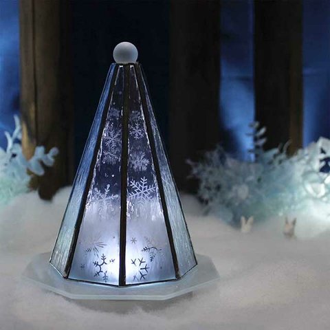 【大人のクリスマスツリー／雪と氷の世界】（Ｍサイズ）ステンドグラス･ランプ,LEDライト付 