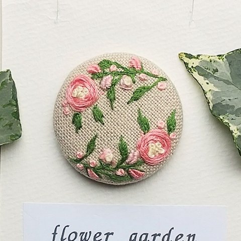 刺繍くるみボタン(ヘアゴム/ブローチ)ローズ