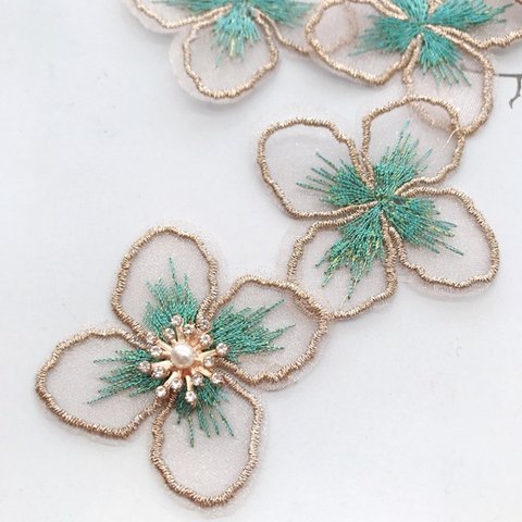 4枚【ef5-2】 刺繍 　フラワーパーツ     花　オーガンジー