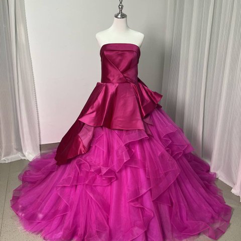 カラードレス ビビッドピンク ベアトップ チュールスカート プリンセスライン 結婚式 前撮り デザイン感