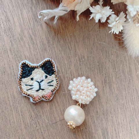 猫とパールのイヤリング\ピアス＊刺繍ビーズ＊