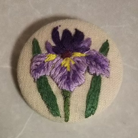 菖蒲の刺繍くるみボタン