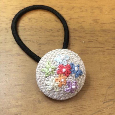 刺繡くるみボタンヘアゴム（虹色の花畑）1　400→300